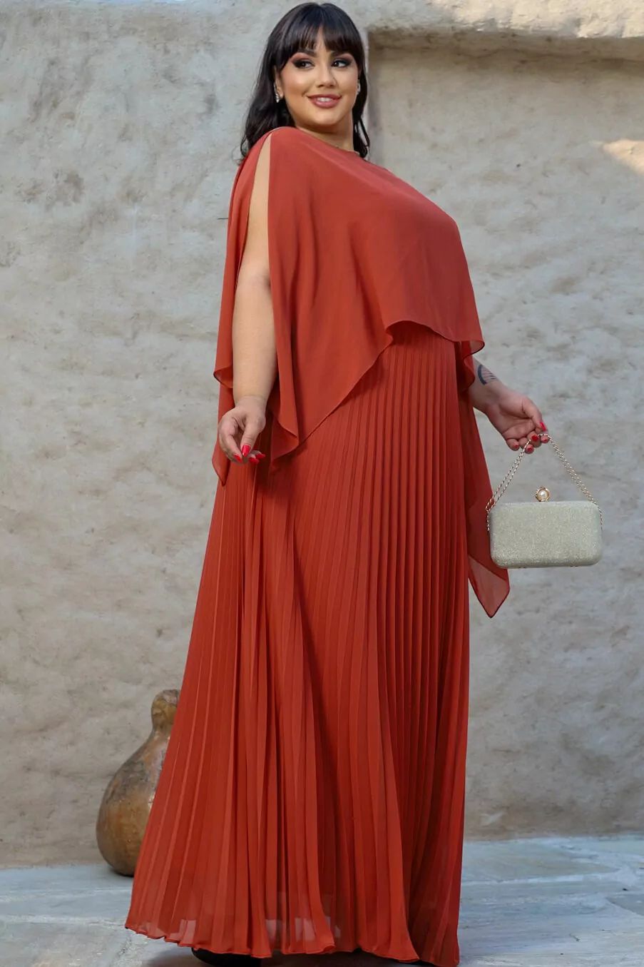 VESTIDO DE FESTA COM XALE CHIFFON PLISSADO