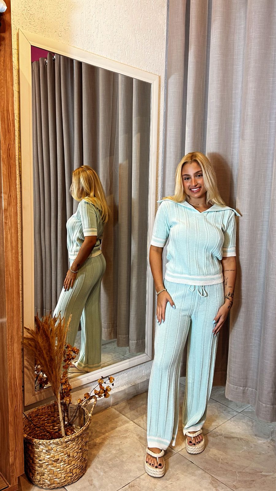CONJUNTO VERSÁTIL CALÇA E BLUSA COM DETALHES NO CÓS