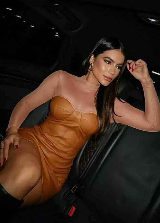 Vestido Couro Eco com manga de Tule