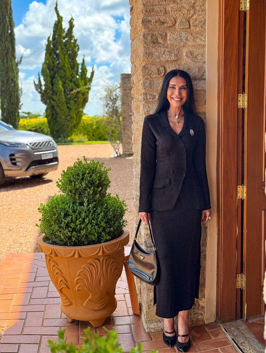 CONJUNTO ADRIANA DE SAIA MIDI E BLAZER EM TRICÔ ALFAIATARIA