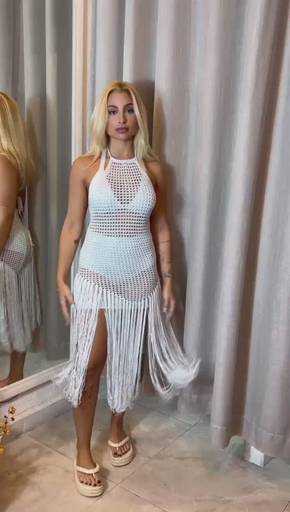 Vestido Curto com Decote franjas  Costas Aberta  Cintura Aberta e franjas na Barra em Tricot Rayon Handmade com suquini e top acomodando
